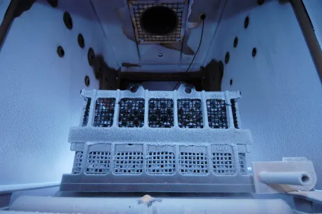 Нискотемпературната обработка се извършва при използване на охлаждащото действие на втечнен азот, поради което се използва и понятието „криогенна обработка“. 