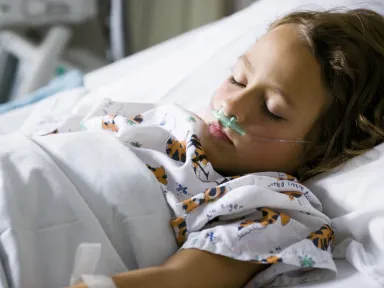 Kind mit Nasenbrille im KH_Bett