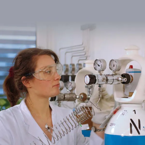 Armaturen und Zubehör für Reinstgase